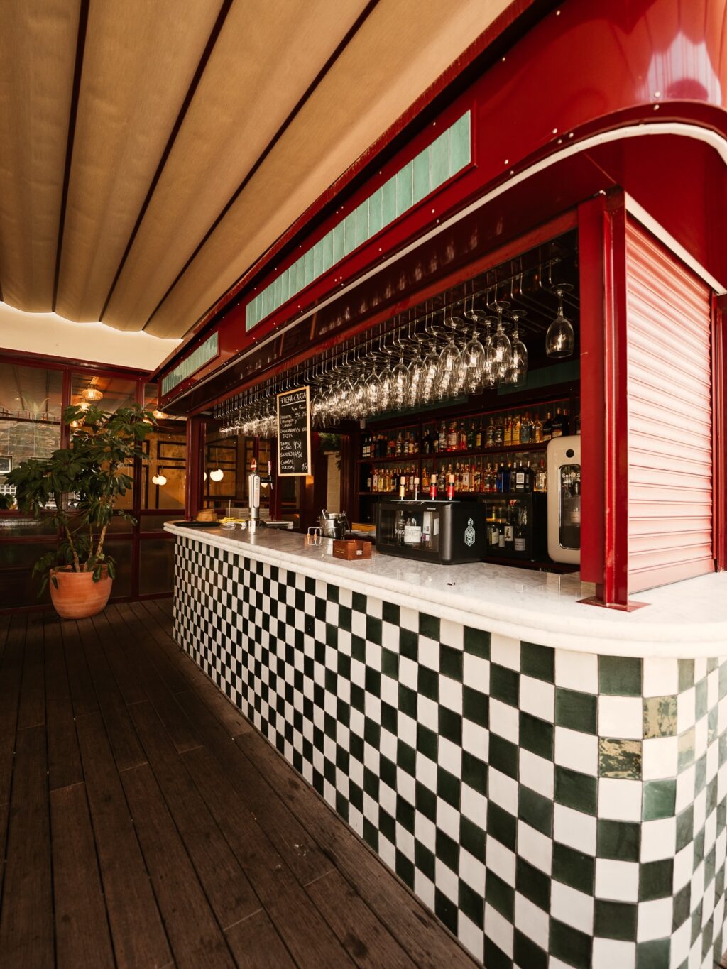 Instagram post from lafenomena_puerto. This post is in position 2.